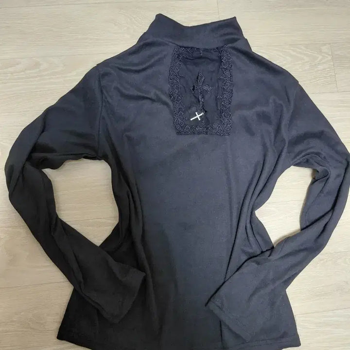 [BUNJANG] Shein Black Cross See-Through Cutout Turtleneck (Brushed) / 쉬인 블랙 십자가 시스루 컷아웃 기모 목폴라