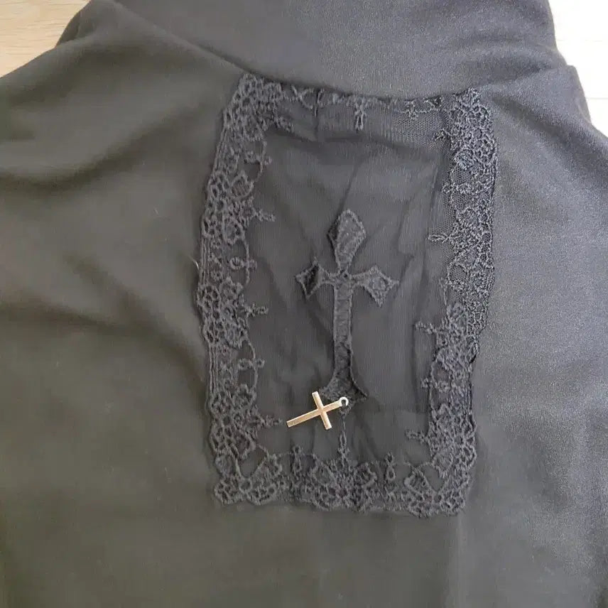 [BUNJANG] Shein Black Cross See-Through Cutout Turtleneck (Brushed) / 쉬인 블랙 십자가 시스루 컷아웃 기모 목폴라