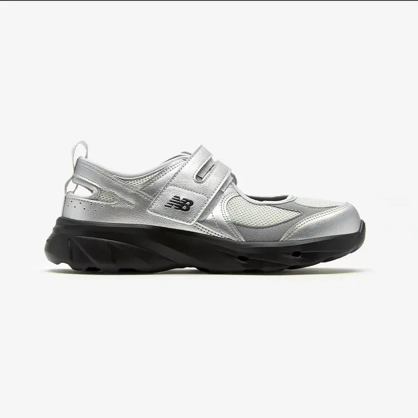 [BUNJANG] New Balance Breeze SD2202SI2 Metallic Silver Mary Jane Sneakers / 뉴발란스 브리즈 SD2202SI2 메탈릭 실버 실버 메리제인 운동화