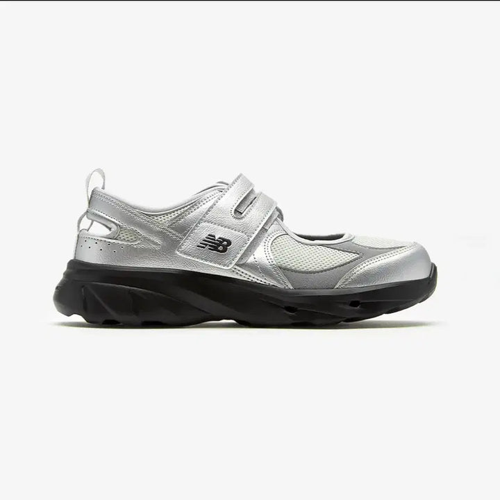 [BUNJANG] New Balance Breeze SD2202SI2 Metallic Silver Mary Jane Sneakers / 뉴발란스 브리즈 SD2202SI2 메탈릭 실버 실버 메리제인 운동화
