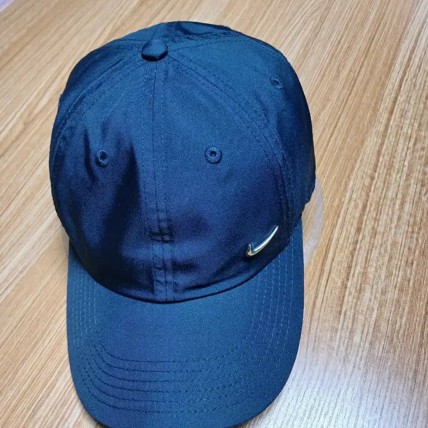 [BUNJANG] Nike Dri-FIT Metal Swoosh Cap Navy / 나이키 드라이핏 메탈 네이비 볼캡 모자