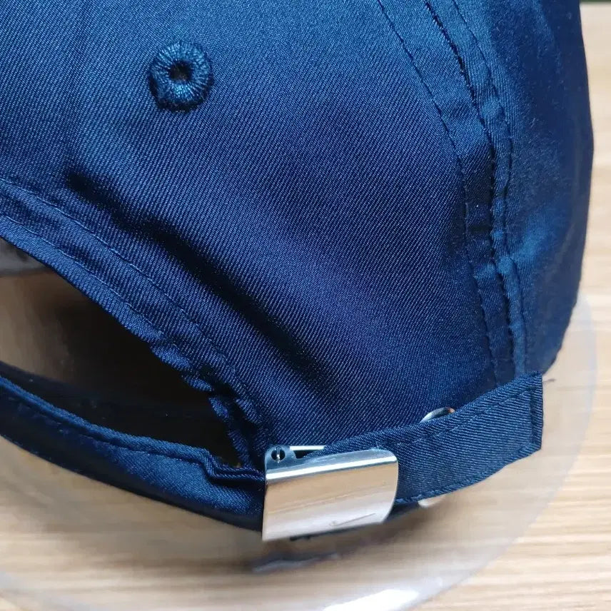 [BUNJANG] Nike Dri-FIT Metal Swoosh Cap Navy / 나이키 드라이핏 메탈 네이비 볼캡 모자