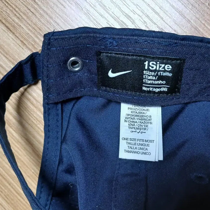 [BUNJANG] Nike Dri-FIT Metal Swoosh Cap Navy / 나이키 드라이핏 메탈 네이비 볼캡 모자