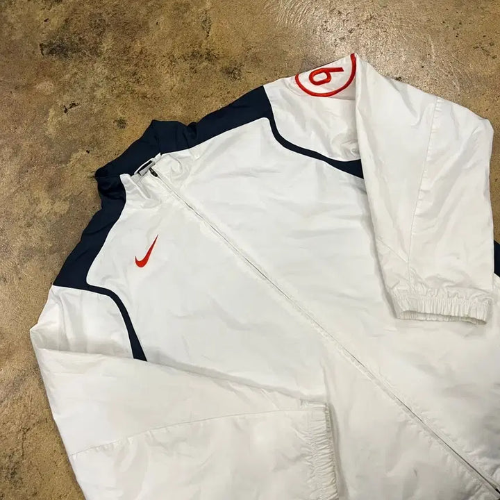 [BUNJANG] Nike White Windbreaker Size XL 