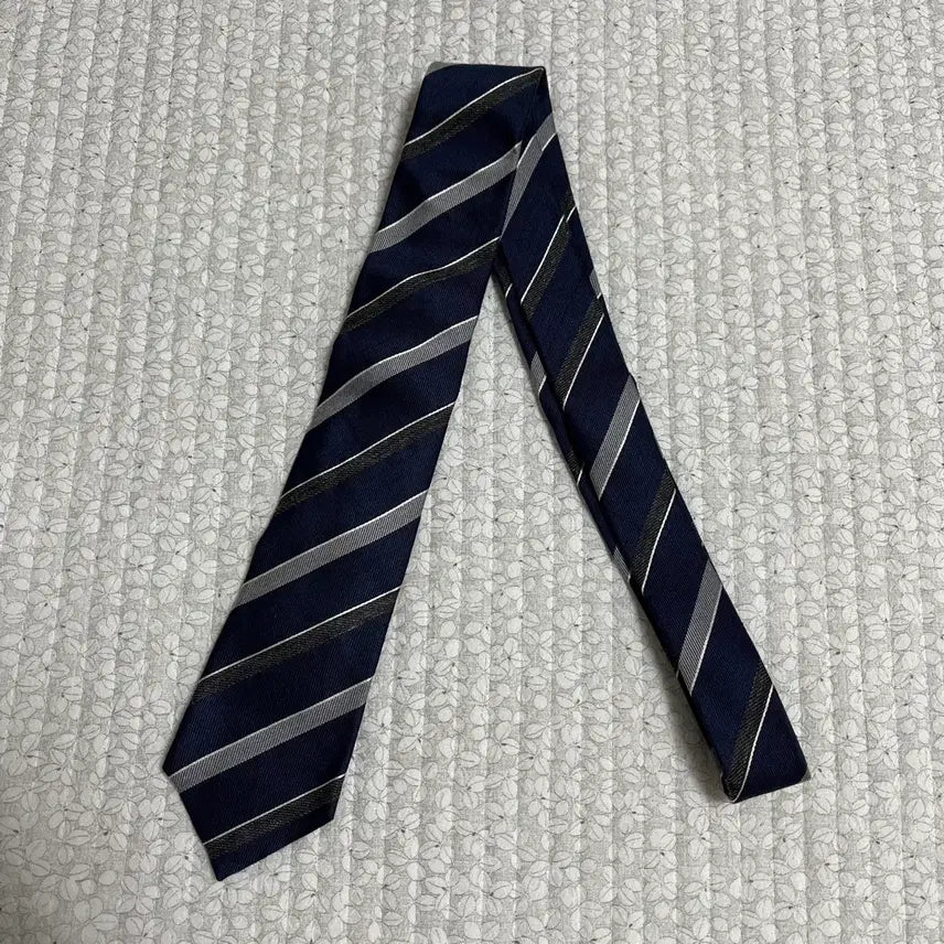 [BUNJANG] ANDZ Striped Pattern Necktie / [앤드지] 스트라이프 패턴 넥타이