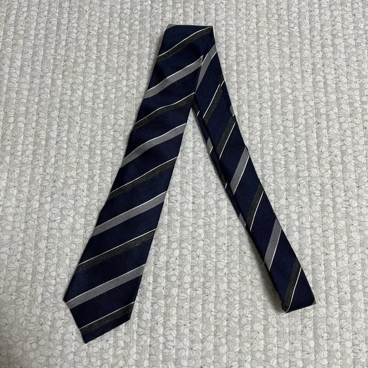 [BUNJANG] ANDZ Striped Pattern Necktie / [앤드지] 스트라이프 패턴 넥타이