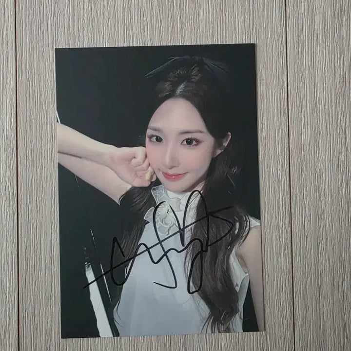 [BUNJANG] TripleS mSnsz Concert Wavve Gift Shin Wi Signed Postcard Photocard / 트리플에스 msnz콘서트 웨이브 기프트 신위 싸인 엽서 포토카드