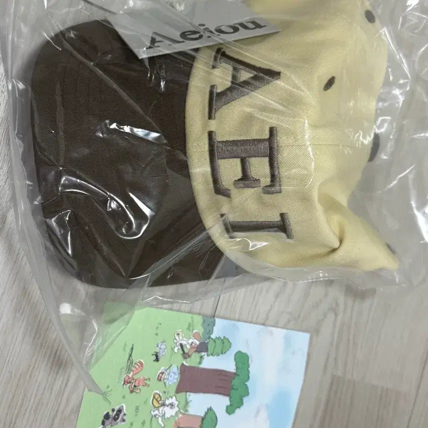 [BUNJANG] AEIOU Logo Lettering Cap Yellow Brown / 아에이오우 로고 레터링 캡 옐로우 브라운