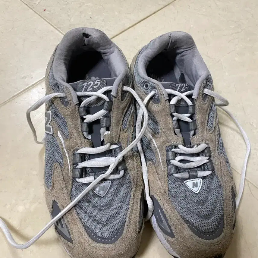[BUNJANG] New Balance 725 Grey Sneakers / 뉴발란스 725 그레이 운동화 265 신발