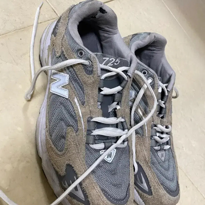 [BUNJANG] New Balance 725 Grey Sneakers / 뉴발란스 725 그레이 운동화 265 신발