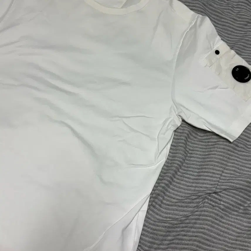 [BUNJANG] CP Company White Lens T-Shirt / CP컴퍼니 화이트 렌즈 반팔 티셔츠(L)