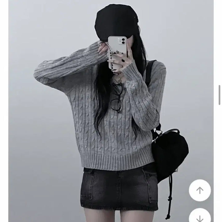 [BUNJANG] Avely V-Neck Loose Fit Grey Knit / 에이블리 브이넥 루즈핏 회색 니트 판매