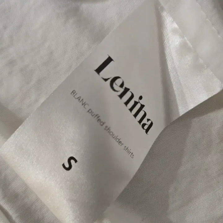 [BUNJANG] LENINA Puff Shoulder Blouse White / LENINA 르니나 퍼프 숄더 블라우스 화이트