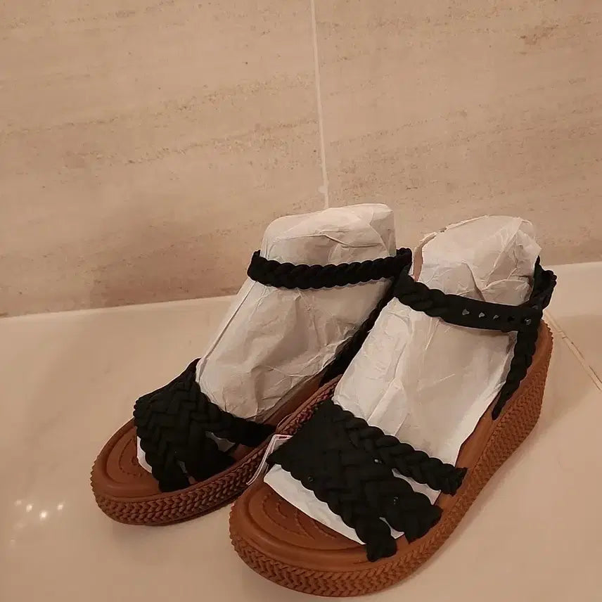 [BUNJANG] Crocs Wedge Sandals / 11만원짜리 새상품 crocs 크록스 웨지 샌들