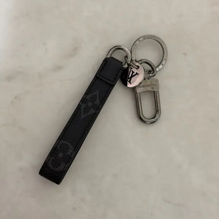 [BUNJANG] Louis Vuitton Monogram Eclipse Dragonne Bag Charm Key Holder / 루이비통 모노그램 이클립스 드라곤느 백 참 키 홀더(차 키링)