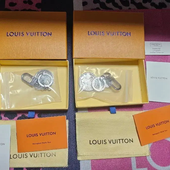 [BUNJANG] Louis Vuitton LV Circle Bag Charm Keychain - Sealed / 루이비통 LV 서클 백참 키링.키홀더 미개봉 새상품 2세트있어요