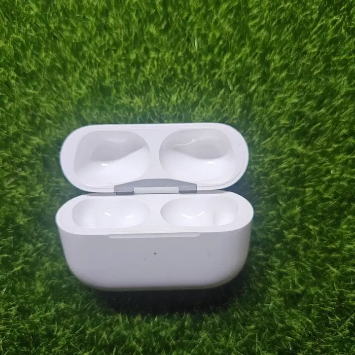 [BUNJANG] Apple AirPods Pro 2nd Gen USB-C Case / 에어팟프로2 C타입 본체