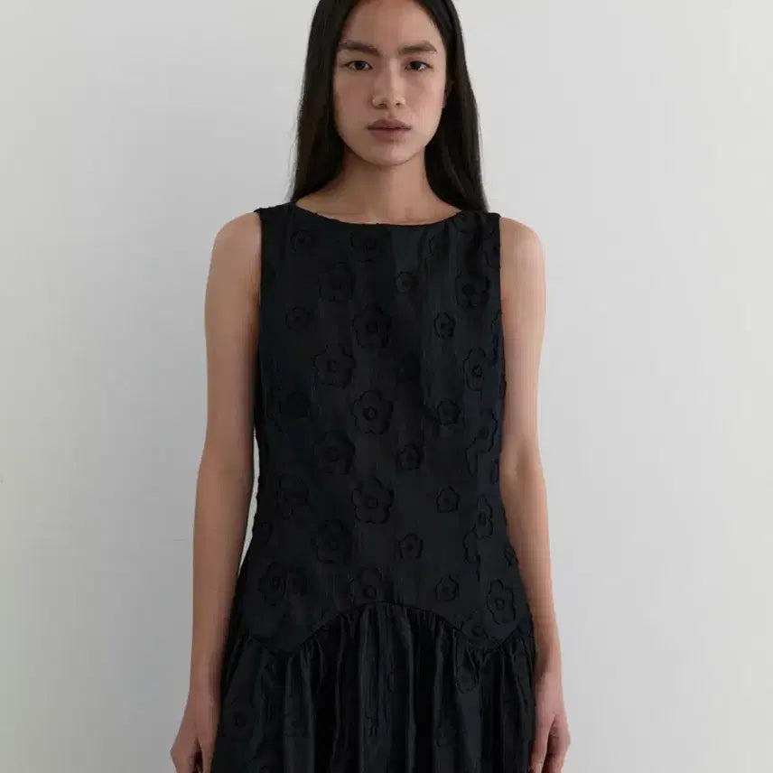 [BUNJANG] Mazone Back Hole Lace Dress / 마조네 BACK HOLE DRESS_LACE