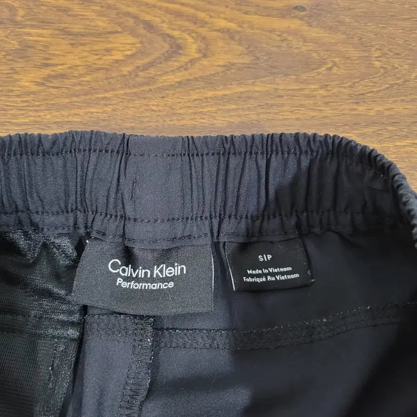 [BUNJANG] Calvin Klein Performance Black Shorts / 캘빈클라인 퍼포먼스 블랙 반바지 27