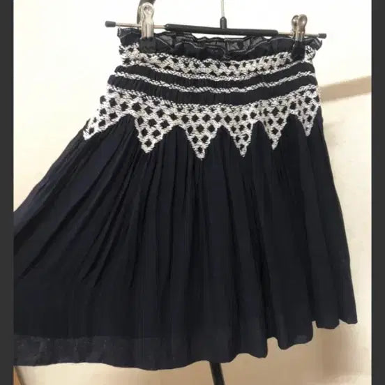 [BUNJANG] Vanessa Bruno Embroidered Skirt / 바네사브루노 자수스커트 (새제품