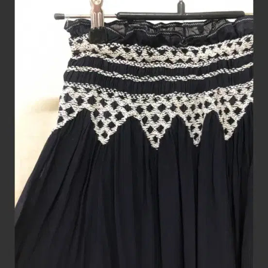 [BUNJANG] Vanessa Bruno Embroidered Skirt / 바네사브루노 자수스커트 (새제품