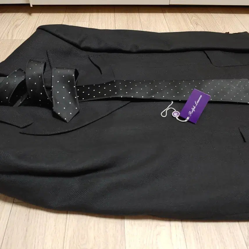 [BUNJANG] Ralph Lauren Purple Label Silk Polka Dot Necktie / 랄프로렌퍼플라벨 도트넥타이