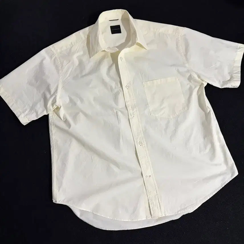 [SOLD OUT] [Moif] 모이프 유니폼 하프 셔츠 에크루 크림 색상