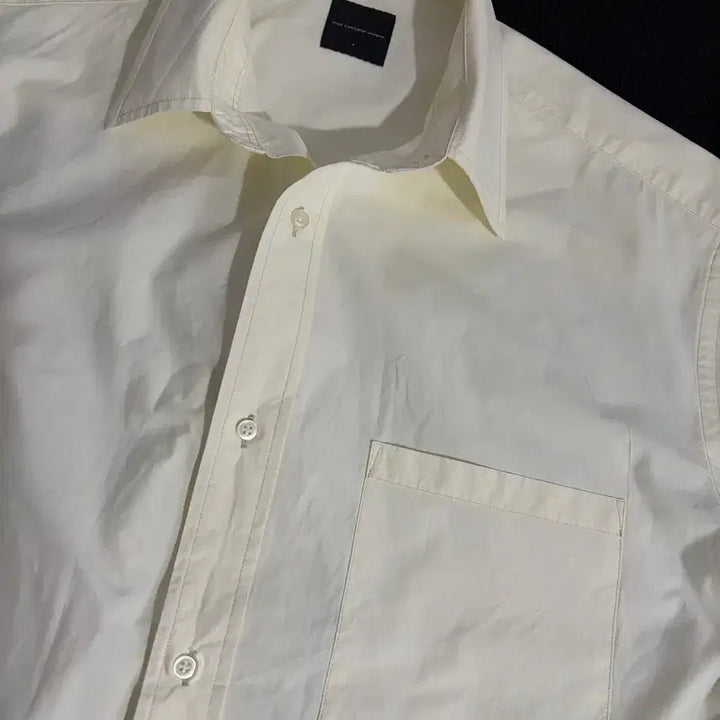 [SOLD OUT] [Moif] 모이프 유니폼 하프 셔츠 에크루 크림 색상