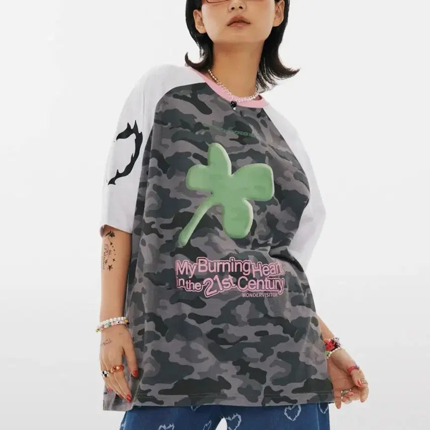 [BUNJANG] Wonder Visitor Clover Camo Short Sleeve T-Shirt / 원더비지터 클로버 카모 반팔티