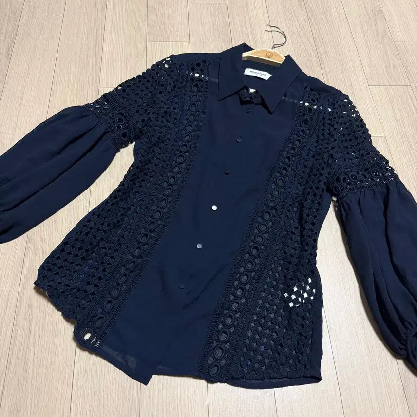 [BUNJANG] Mojo.S.F See-Through Punching Lace Eyelet Blouse Navy Balloon Sleeve Summer Shirt / 모조에스핀 시스루 펀칭 레이스 아일렛 블라우스 네이비 벌룬소매여름셔츠요루