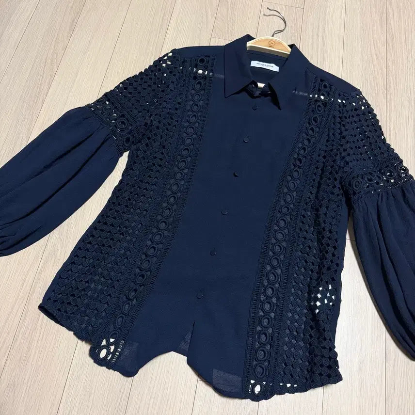 [BUNJANG] Mojo.S.F See-Through Punching Lace Eyelet Blouse Navy Balloon Sleeve Summer Shirt / 모조에스핀 시스루 펀칭 레이스 아일렛 블라우스 네이비 벌룬소매여름셔츠요루