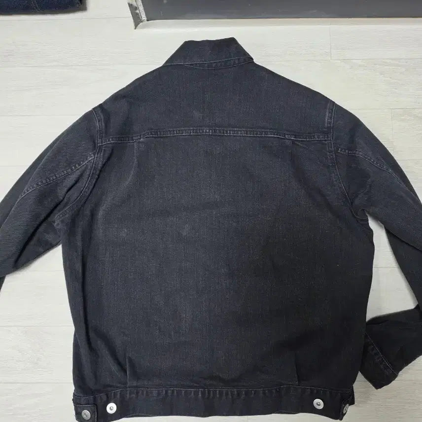 [BUNJANG] L 2nd Gen Washed Black Trucker Jacket / [L]2세대 트러커 자켓 흑청자켓 워시드 블랙