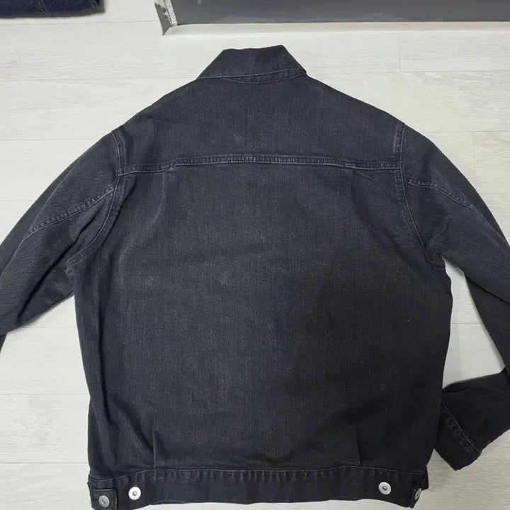 [BUNJANG] L 2nd Gen Washed Black Trucker Jacket / [L]2세대 트러커 자켓 흑청자켓 워시드 블랙