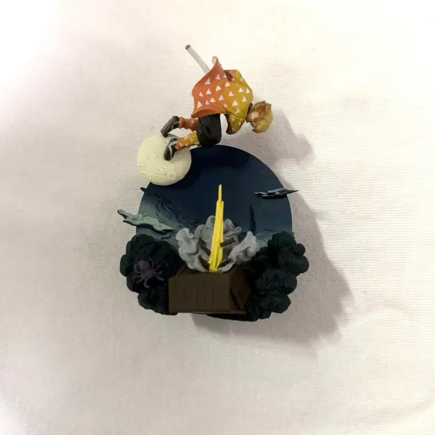 [BUNJANG] Demon Slayer Zenitsu Agatsuma Figure Diorama / 귀멸의 칼날 젠이츠 피규어 디오라마