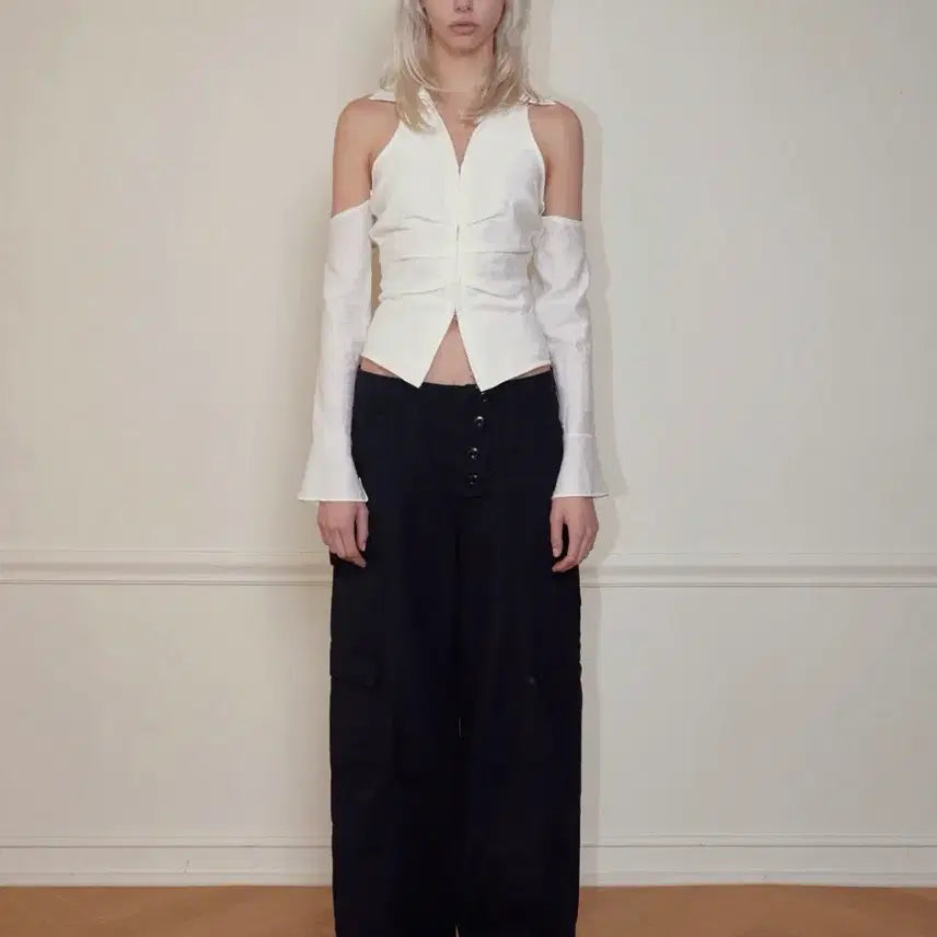 [BUNJANG] Bohemian Seoul Shoulder Hole Collar Blouse / 보헤미안서울 숄더 블라우스 SHOULDER HOLE COLLAR BLOU