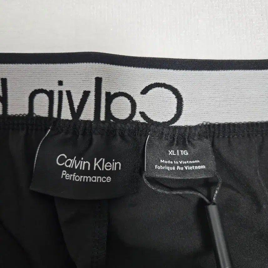 [BUNJANG] Calvin Klein Charcoal Performance Shorts (New) / 캘빈클라인 차콜 퍼포먼스 반바지 L~XL 새상품