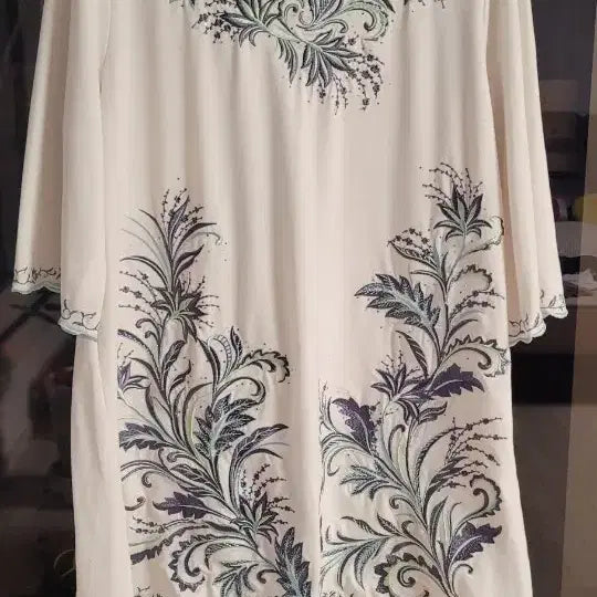[BUNJANG] Japanese Embroidered Rayon Blouse / 일본 자수 레이온 블라우스