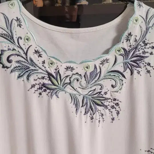 [BUNJANG] Japanese Embroidered Rayon Blouse / 일본 자수 레이온 블라우스