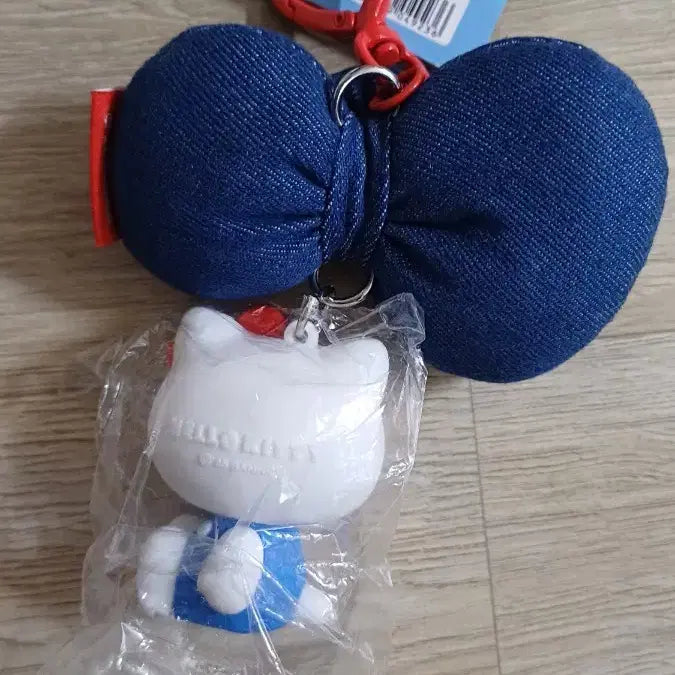 [BUNJANG] Sanrio Hello Kitty Denim Ribbon Keychain / 새상품) 산리오 헬로키티 데님 리본 키링