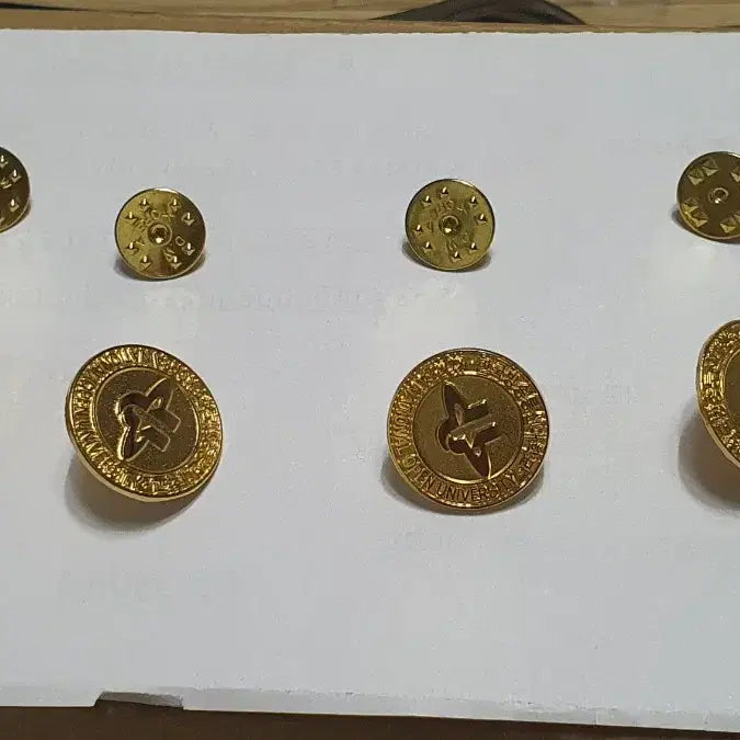 [BUNJANG] KNOU Korea National Open University Gold Pin Badge / 방송통신대학교 금색 배지