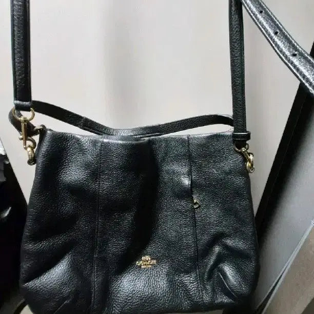 [BUNJANG] Coach Black Leather Shoulder Bag / 코치 블랙 레더 숄더백