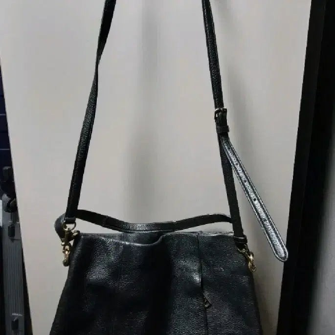 [BUNJANG] Coach Black Leather Shoulder Bag / 코치 블랙 레더 숄더백