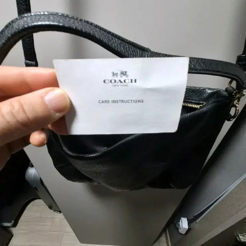 [BUNJANG] Coach Black Leather Shoulder Bag / 코치 블랙 레더 숄더백