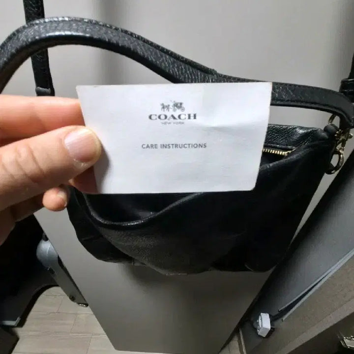 [BUNJANG] Coach Black Leather Shoulder Bag / 코치 블랙 레더 숄더백