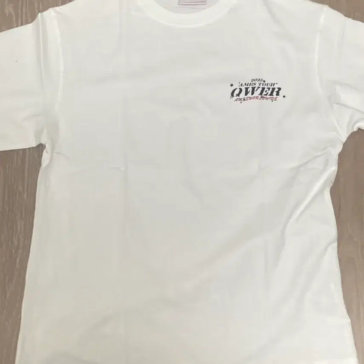 [BUNJANG] Ambumento QWER World Tour T-Shirt White / 아모멘토 QWER 월드투어 반팔 티셔츠 화이트