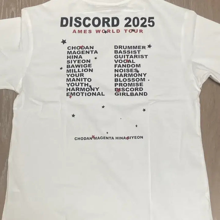 [BUNJANG] Ambumento QWER World Tour T-Shirt White / 아모멘토 QWER 월드투어 반팔 티셔츠 화이트