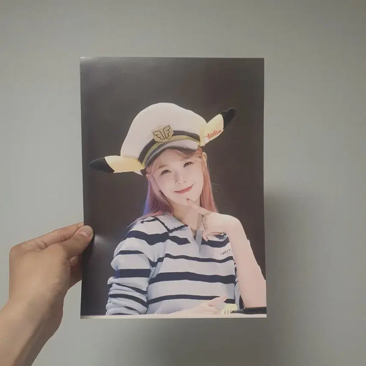 [BUNJANG] fromis_9 Baek Ji-heon Marine Look Bromide Poster Bundle Set / 프로미스나인 백지헌 포토 브로마이드 포스터 일괄