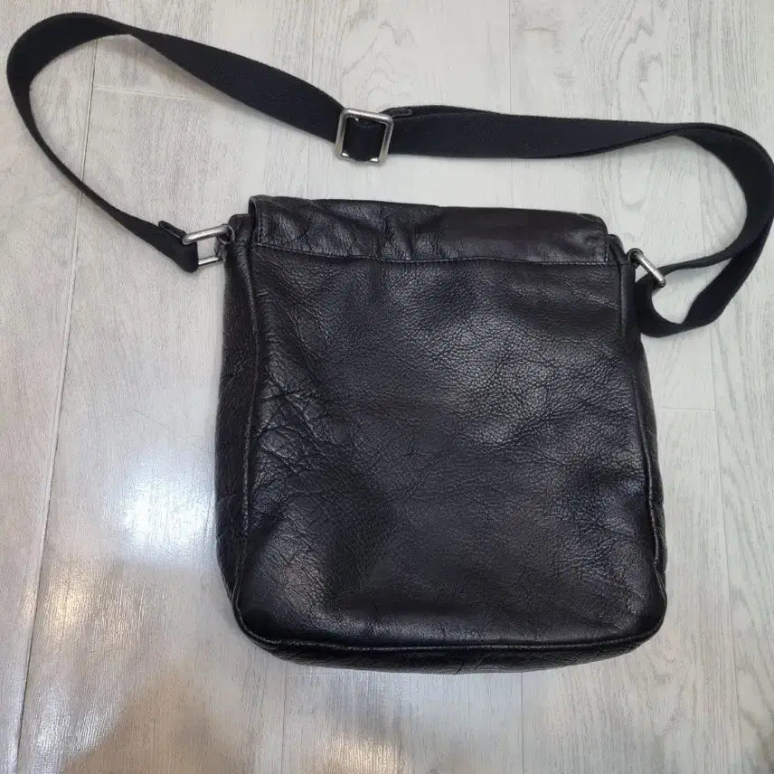 [BUNJANG] Fossil Leather Messenger Bag Black / 파슬 가죽 메신저백 블랙크로스