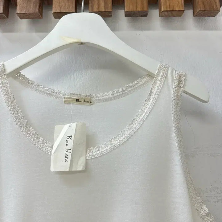 [BUNJANG] Vintage Lace Embroidered Sleeveless Top - Ivory / 택있는새상품 일본빈티지 레이스 밑단 자수 디테일 슬리브리스 탑