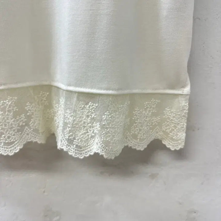 [BUNJANG] Vintage Lace Embroidered Sleeveless Top - Ivory / 택있는새상품 일본빈티지 레이스 밑단 자수 디테일 슬리브리스 탑